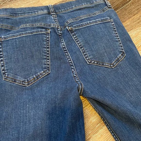 Women’s Free People distresses, button fly jeans. Size 29 - Picture 7 of 7